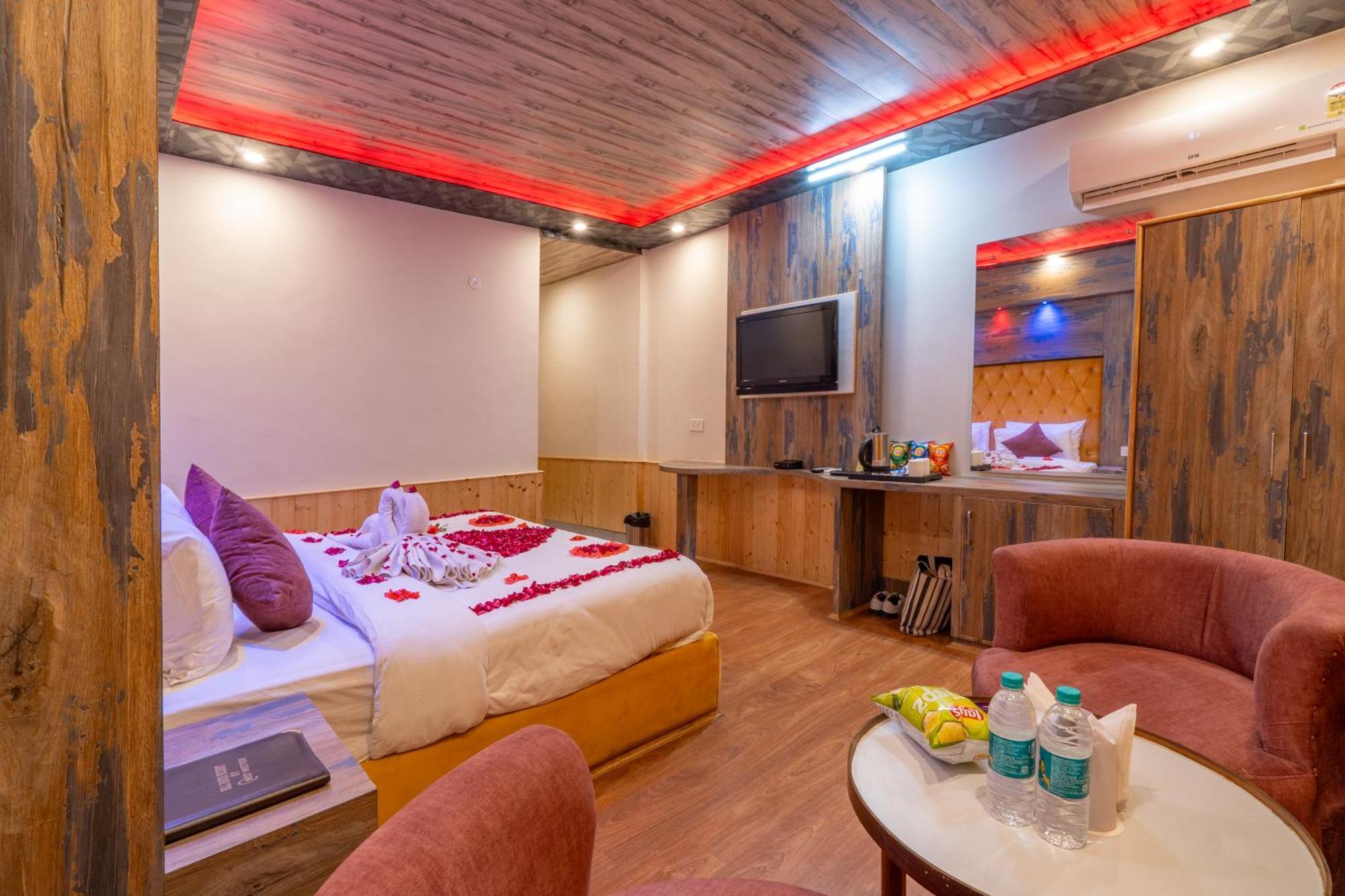 West Western Resort Manali #Neartomallroad #Gym #Lawn #Playingzone #Pooltable #Kidsfriendly #Mountainview #Tabletennis #Familyfriendly #Privateparking Eksteriør billede