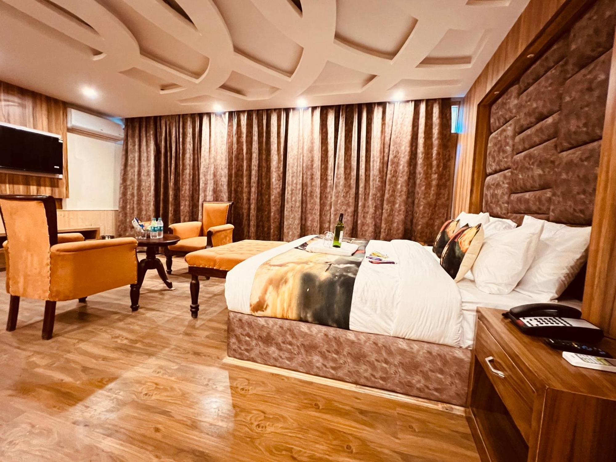 West Western Resort Manali #Neartomallroad #Gym #Lawn #Playingzone #Pooltable #Kidsfriendly #Mountainview #Tabletennis #Familyfriendly #Privateparking Eksteriør billede